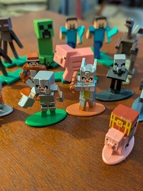 Minecraft Mini Figures Set - Assorted Colors Kids Toy Figures
